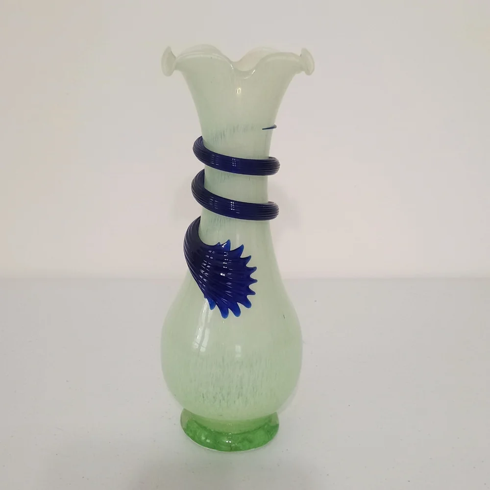 Lavorazione Arte Murano Green Art Glass Vase W/ Blue Applied Spiral Twist